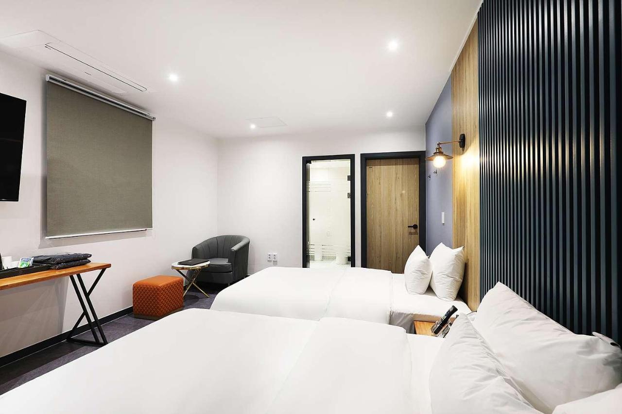Mariposa Hotel Songtan Pyeongtaek Bagian luar foto
